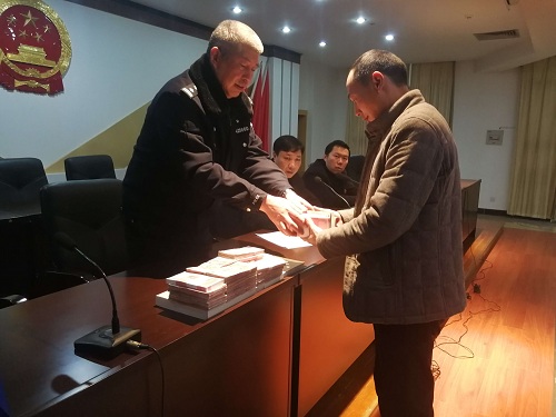 发放工资.jpg 发放工资.jpg