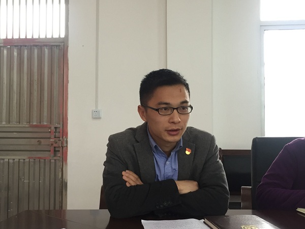 讲党课.jpg 讲党课.jpg