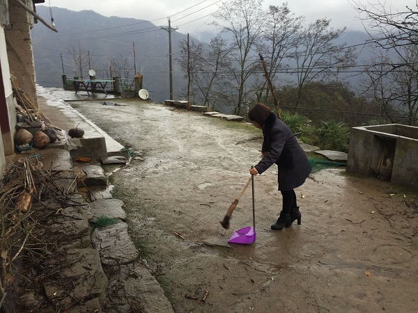 扫地1.jpg 扫地1.jpg