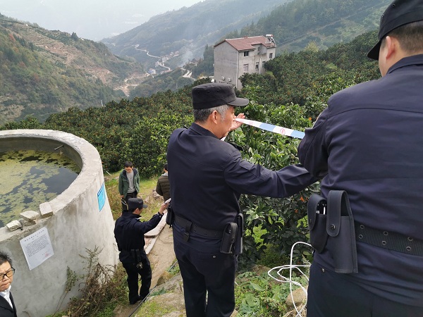 拉起警戒线.jpg 拉起警戒线.jpg