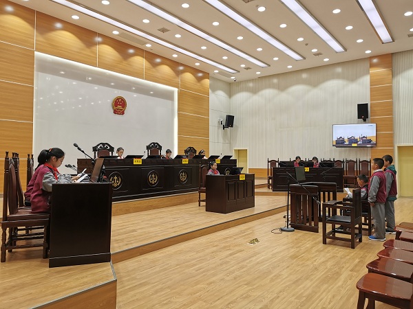第三站：小同学们模拟法庭.jpg