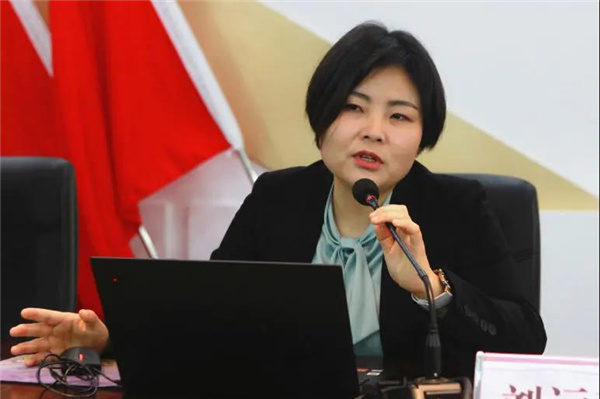 刘远芳同志讲授.jpg 刘远芳同志讲授.jpg