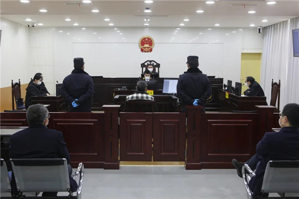 全县首例妨害疫情防控案庭审现场.jpg