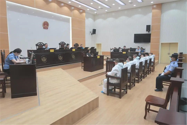 庭审现场2.jpg 庭审现场2.jpg