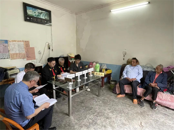 巡回审判现场.jpg 巡回审判现场.jpg