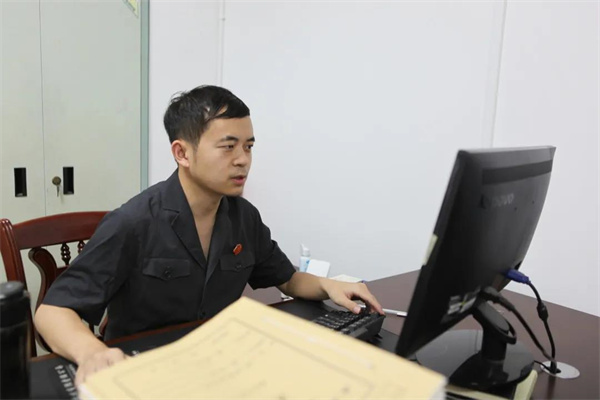 刑事审判庭 刘龙飞.jpg 刑事审判庭 刘龙飞.jpg