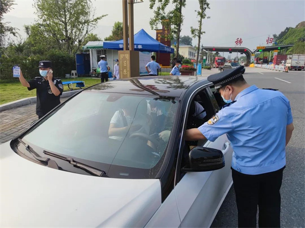 不漏一人,不漏一车2.jpg 不漏一人,不漏一车2.jpg