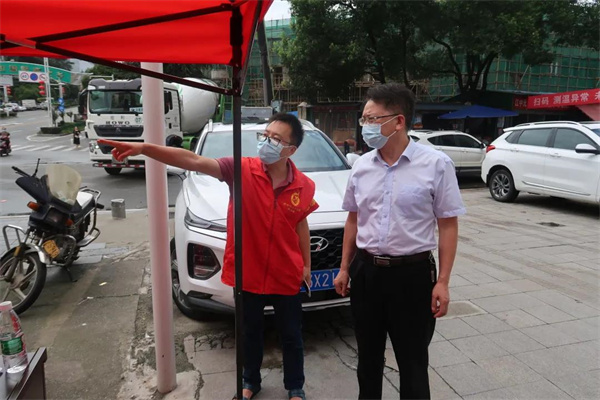 梅昌元同志慰问一线干警3.jpg 梅昌元同志慰问一线干警3.jpg