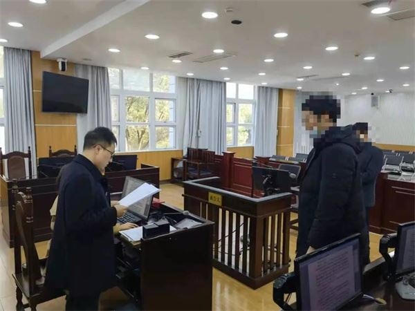 旁听人员赵某某.jpg 旁听人员赵某某.jpg