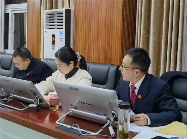 青年法官列席审委会.jpg 青年法官列席审委会.jpg