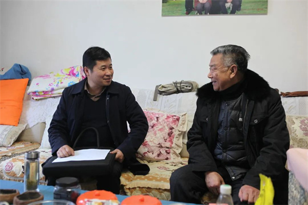 慰问老干部1.jpg 慰问老干部1.jpg