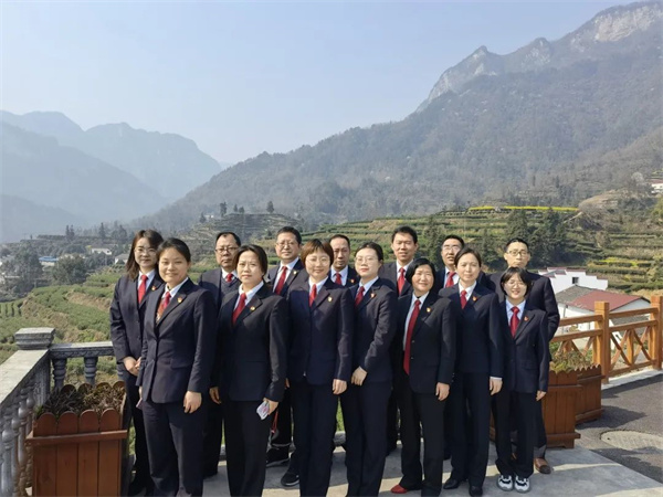 活动合影.jpg 活动合影.jpg